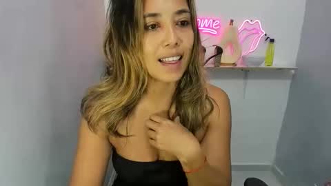 Snapshot of dona_tella chatting on May 2026 11:26:01 AM dona_tella online show from May 2026 11:26:01 AM