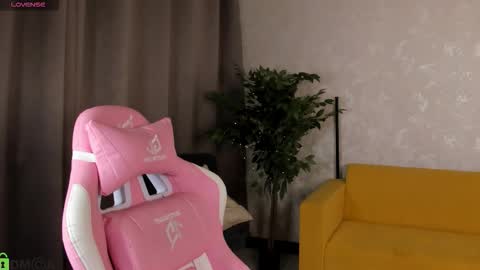 Aura online show from December 2025 03:11:02 AM