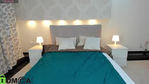 Donna On GMT2 Mon-Fri 3-9 AM online show from September 2025 12:32:02 AM