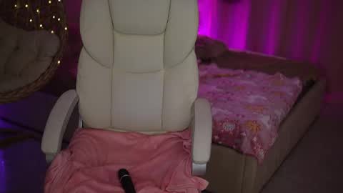 DONNA online show from May 2026 06:07:01 AM