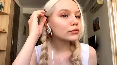 Snapshot of donnettakeblish chatting on October 2025 11:24:01 AM Stella online show from October 2025 11:24:01 AM