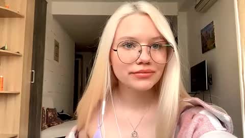 Snapshot of donnettakeblish chatting on October 2025 12:16:01 PM Stella online show from October 2025 12:16:01 PM