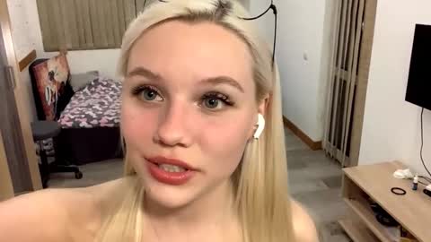 Snapshot of donnettakeblish chatting on October 2025 05:35:01 PM Stella online show from October 2025 05:35:01 PM