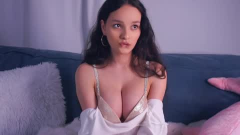Victoria online show from May 2026 09:01:02 PM