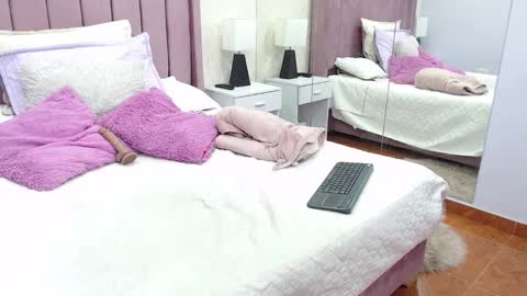 Anny online show from October 2025 01:23:02 PM