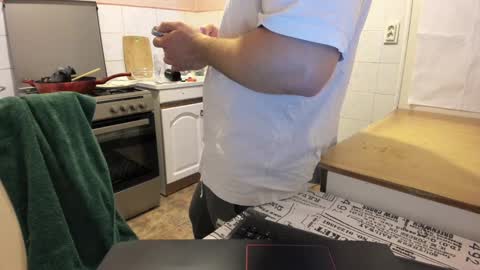 Snapshot of doriancretu95 chatting on December 2024 08:16:02 AM menu below online show from December 2024 08:16:02 AM