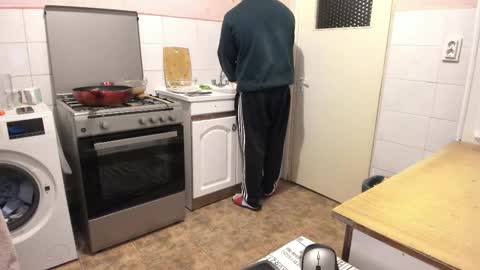 Snapshot of doriancretu95 chatting on March 2025 06:12:02 PM menu below online show from March 2025 06:12:02 PM