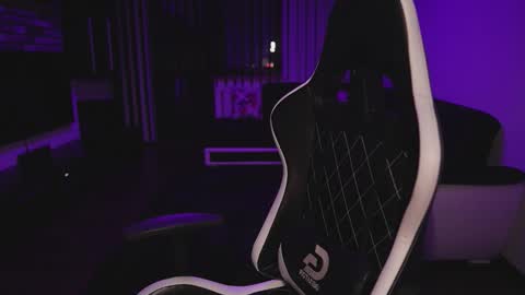 Dorian Reyes online show from October 2025 12:45:01 AM