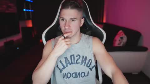 Dorian Reyes online show from November 2025 10:42:01 PM