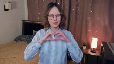 Snapshot of doribiltz chatting on November 2025 08:21:01 PM Violet online show from November 2025 08:21:01 PM