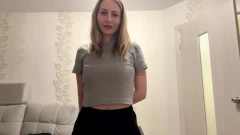 Snapshot of dorielathern chatting on November 2025 01:48:01 PM Dori online show from November 2025 01:48:01 PM