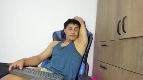 dorman_boy online show from November 2025 06:43:01 PM