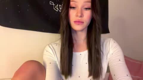 MOLLYYYY dont forget to give me a thumb up online show from October 2025 06:21:01 PM