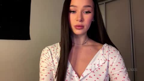 MOLLYYYY dont forget to give me a thumb up online show from January 2026 01:13:01 PM