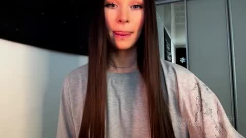 MOLLYYYY dont forget to give me a thumb up online show from January 2026 07:56:02 AM