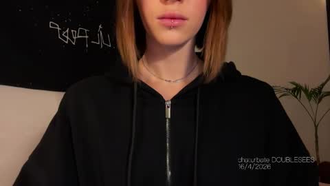 MOLLYYYY dont forget to give me a thumb up online show from April 2026 04:57:01 AM