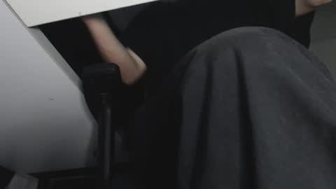 douglas_drake online show from November 2025 06:02:02 AM