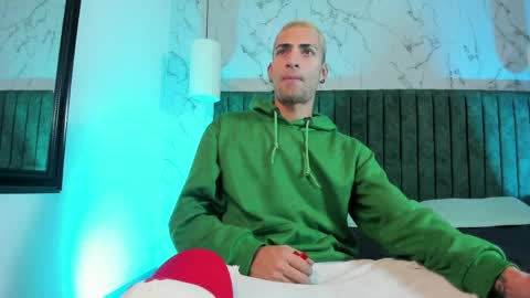 Snapshot of drakeneumann chatting on March 2026 03:40:01 AM Drake Neuman online show from March 2026 03:40:01 AM