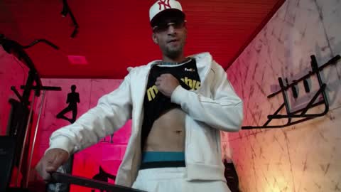 Snapshot of drakeneumann chatting on April 2026 03:29:01 AM Drake Neuman online show from April 2026 03:29:01 AM