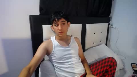 Snapshot of dravith_and_valery chatting on February 2026 04:30:02 AM -- nicolle and jhon -- online show from February 2026 04:30:02 AM