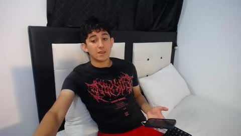 Snapshot of dravith_and_valery chatting on February 2026 05:04:01 AM -- nicolle and jhon -- online show from February 2026 05:04:01 AM