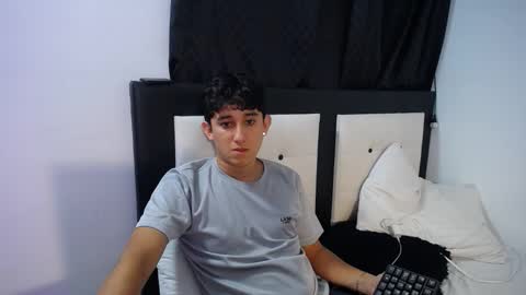 Snapshot of dravith_and_valery chatting on February 2026 04:53:01 AM -- nicolle and jhon -- online show from February 2026 04:53:01 AM