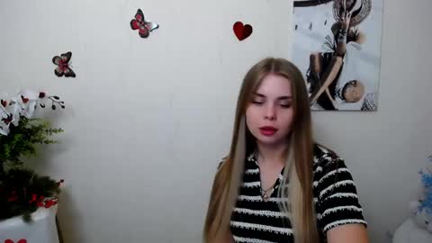 Snapshot of dream_mari chatting on June 2026 06:14:02 AM Mari online show from June 2026 06:14:02 AM