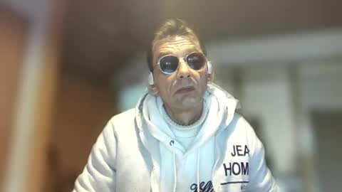 Snapshot of dreambob chatting on April 2026 09:07:02 AM Dreambob online show from April 2026 09:07:02 AM