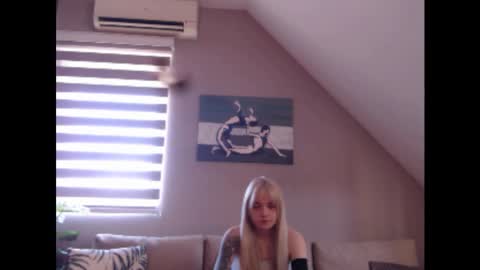 A girl online show from March 2025 07:53:01 AM