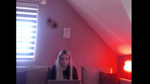 A girl online show from May 2026 07:48:01 AM