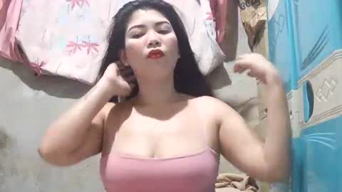 Snapshot of dreamer_17 chatting on July 2026 04:27:01 AM Maui online show from July 2026 04:27:01 AM