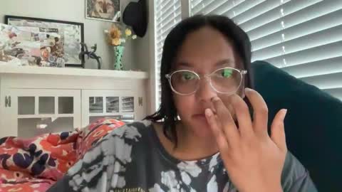 RIRI OR DREAMY online show from April 2026 01:59:02 PM