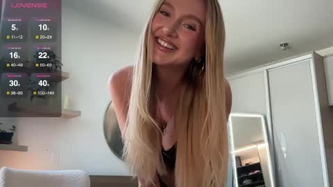 Snapshot of dreamyylilah chatting on May 2026 11:12:01 PM Lilah online show from May 2026 11:12:01 PM