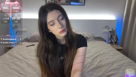 Snapshot of drippinsoprettyo_o chatting on November 2025 08:46:02 AM Emily online show from November 2025 08:46:02 AM