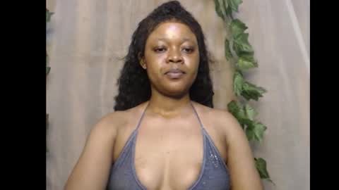 Snapshot of dripqueenx chatting on November 2025 12:02:02 AM linda online show from November 2025 12:02:02 AM