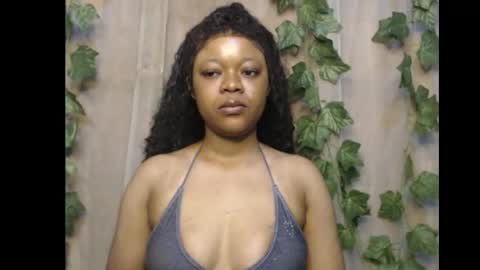 Snapshot of dripqueenx chatting on December 2025 11:04:02 AM linda online show from December 2025 11:04:02 AM