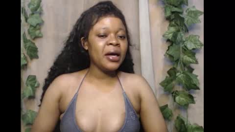 Snapshot of dripqueenx chatting on December 2025 12:04:01 AM linda online show from December 2025 12:04:01 AM