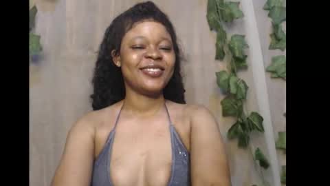 Snapshot of dripqueenx chatting on December 2025 11:01:02 PM linda online show from December 2025 11:01:02 PM