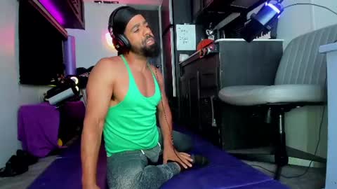 Snapshot of drizzys_room chatting on June 2026 04:23:01 AM DirtyDrizzy online show from June 2026 04:23:01 AM