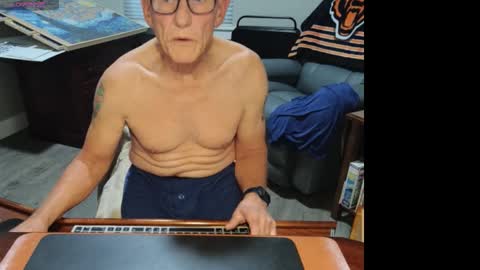 Snapshot of dubl55nikl chatting on October 2025 02:32:02 PM DublNikl online show from October 2025 02:32:02 PM