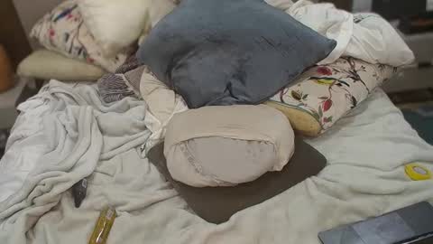 Dude online show from October 2025 05:48:02 PM