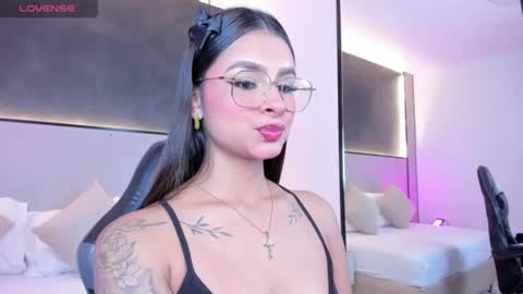 Snapshot of dulce_glow_ chatting on June 2026 07:46:01 PM D U L C E online show from June 2026 07:46:01 PM
