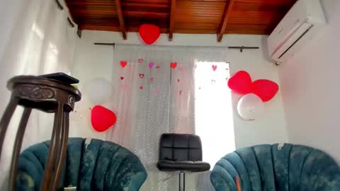 Dulce Y Jhoselin online show from February 2026 09:00:01 PM