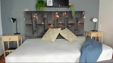 DULCE AURORA online show from February 2026 07:23:02 PM