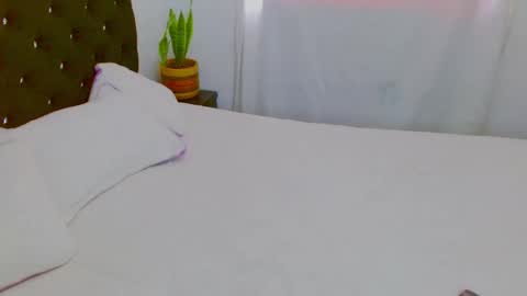 Juliana and online show from November 2025 03:44:01 PM