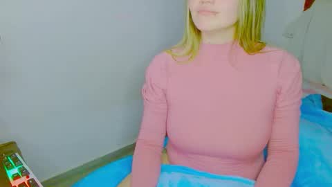 Juliana and online show from November 2025 02:44:01 AM