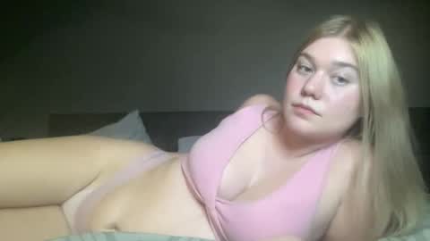 Snapshot of dumbblondexoxo chatting on December 2024 02:56:02 AM dumbblondexoxo online show from December 2024 02:56:02 AM