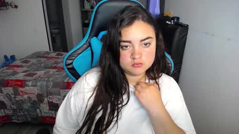 Snapshot of dumont_model chatting on November 2025 08:44:01 PM Nicole online show from November 2025 08:44:01 PM