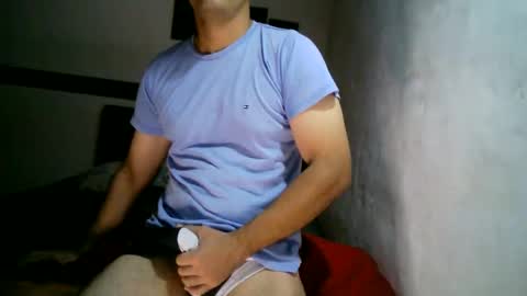 Snapshot of dumout33 chatting on January 2025 05:10:01 PM Sergio online show from January 2025 05:10:01 PM