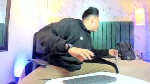 Snapshot of dustin_sonne chatting on June 2026 03:39:02 AM Dustin Sonne online show from June 2026 03:39:02 AM